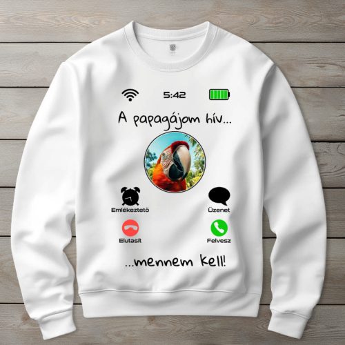 Papagájos környakú pulóverk fehér színben