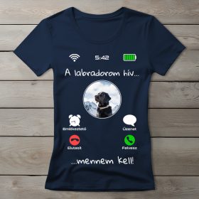 Fekete labradoros póló nőknek sötétkék színben